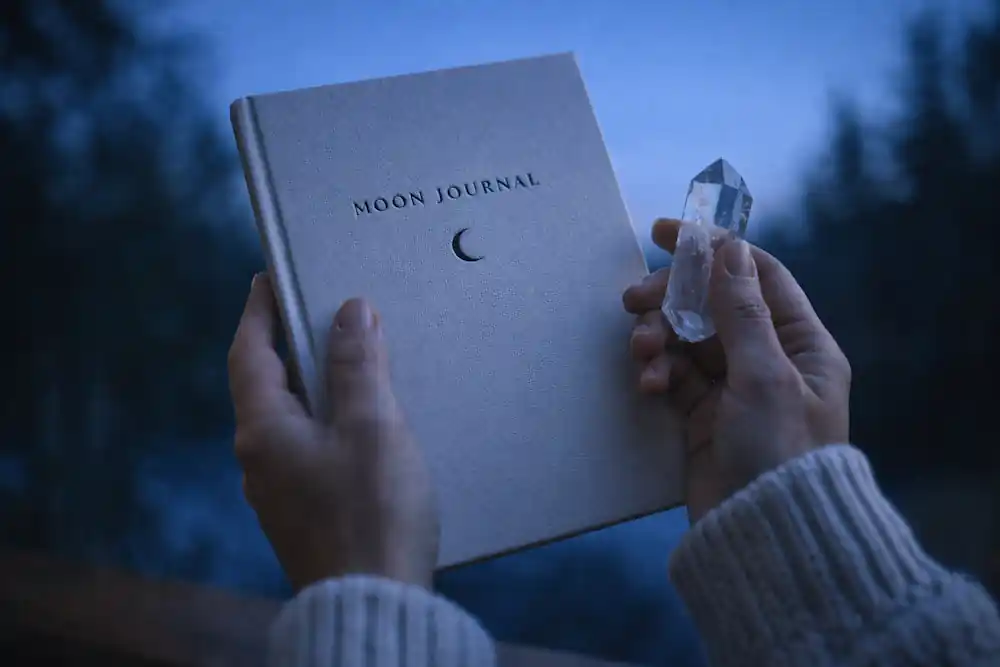 The Blue Hour timing secret for Moon Phase Soulmate Test